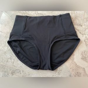 Lululemon Swift Speed Race brief size 4